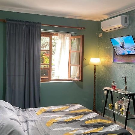 Central Cozy Apartment Old Train Station Tirana Bagian luar foto