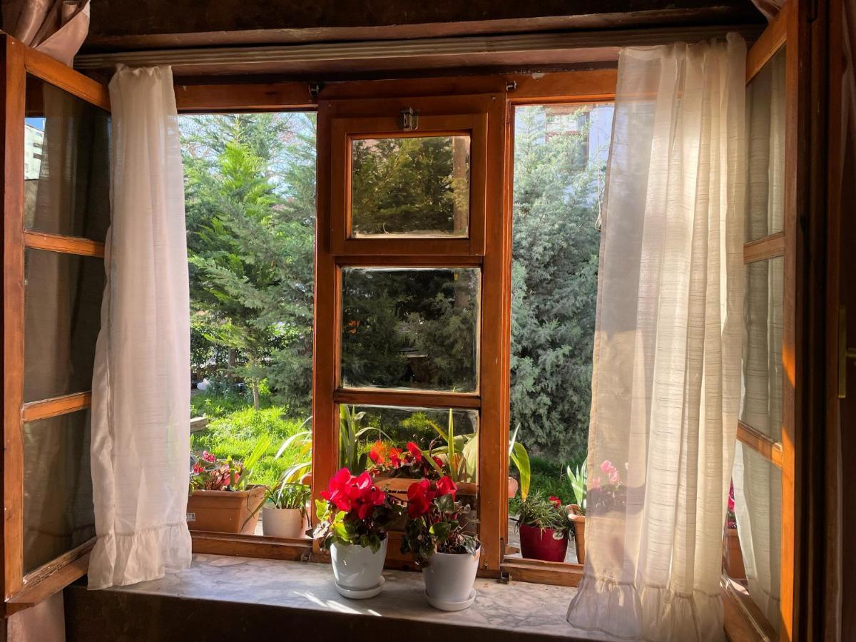 Central Cozy Apartment Old Train Station Tirana Bagian luar foto