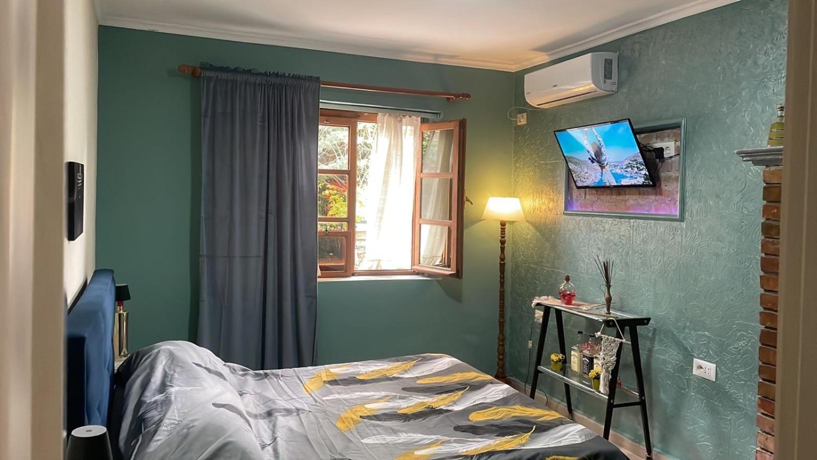 Central Cozy Apartment Old Train Station Tirana Bagian luar foto